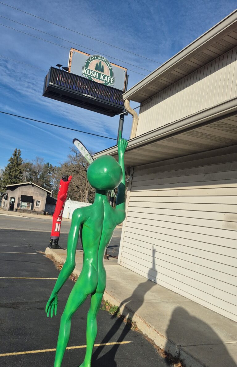 kush kafe poynette 768x1189