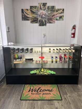 pakalolo inside store 315x420